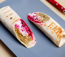 Фалафель с брынзой и маринованной свеклой