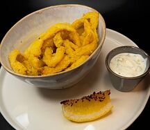 Кальмар криспи с соусом Дзадзыки