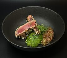 Тунец гриль с авокадо