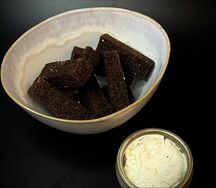 Чесночные гренки с соусом тартар