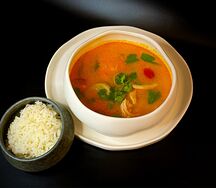 Том ям с морепродуктами