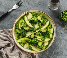 Зеленый салат с овощами