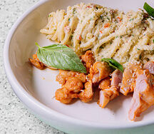 Спагетти с обжаренным цыпленком и чили