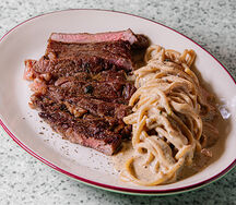 Стейк рибай с перечной пастой