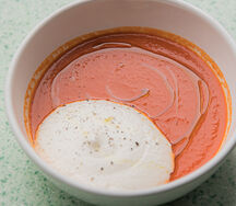 Томатный суп с сырным муссом