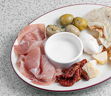 Тарелка к вину