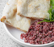 Тартар из говядины с рукколой