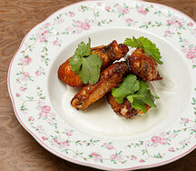 Куриные крылья с соусом блю чиз