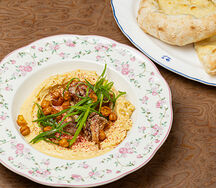 Хумус с сезонными грибами