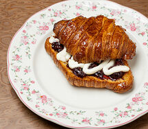 Круассан с ванильным кремом