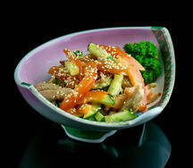 Салат куриный с овощами