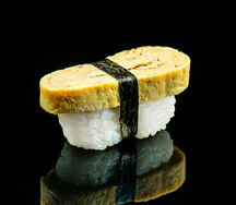 Суши со слоеным омлетом