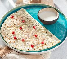 Кутаб с сыром сулугуни и помидорами