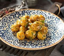 Картофель черри с думбой и чесноком