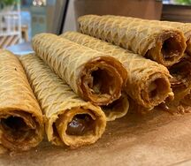 Вафельная трубочка со сгущенкой