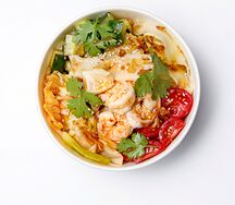 Поке с тигровыми креветками и командорским кальмаром