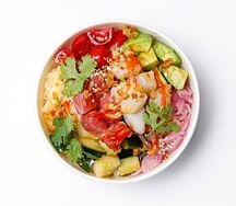 Острый поке с голубым тунцом и морским гребешком