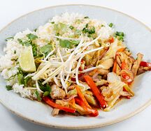 Рис от бабушки Лао с цыпленком в пряном соусе или соусе карри