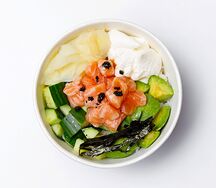 Поке Филадельфия со свежим лососем и авокадо хасс