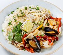 Рис от бабушки Лао с морепродуктами в пряном соусе или соусе карри