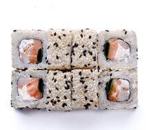 Ролл с лососем и креветкой