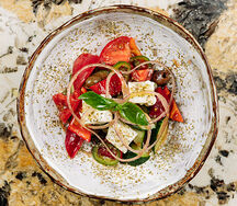 Овощной салат с лябне и брынзой