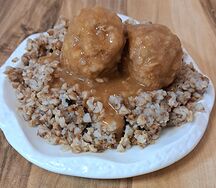 Гречка с тефтелями из говядины