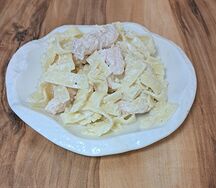 Паста с курицей в сливочном соусе