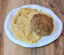 Гороховое пюре с котлетой