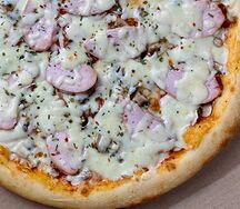 Пицца с копченой грудкой