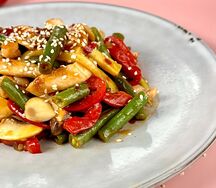 Теплый салат с курицей