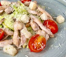 Салат Цезарь с курицей
