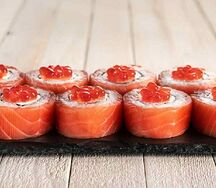 Филадельфия с икрой лосося