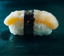 Суши с гребешком