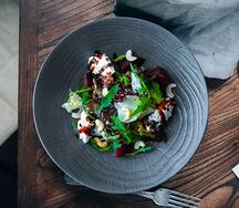 Салат фитнес с мягким сыром и кешью