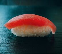 Суши с тунцом