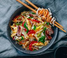 6 лапша Удон с курицей и беконом