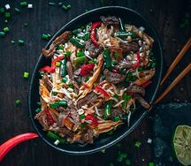 Спаржа с говядиной и ростками сои