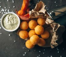 Сырные шарики с беконом