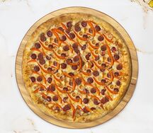 Пицца с охотничьими колбасками и перцем  