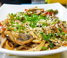 Вок с грибами