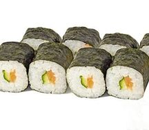 Ролл Классический с лососем и огурцом