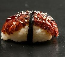 Суши с угрем