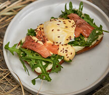 Яйцо бенедикт с лососем