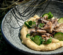 Бефстроганов с шампиньонами и картофельным пюре