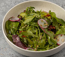 Зеленый салат с авокадо