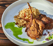 Каре ягнёнка с соусом демиглас