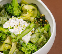 Салат зеленый, сальса верде, страчателла 