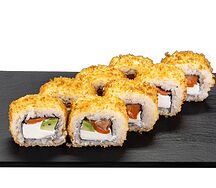 Жареный ролл с лососем