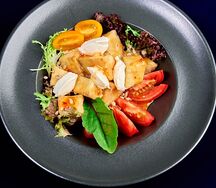 Салат с хрустящими баклажанами и кинзой